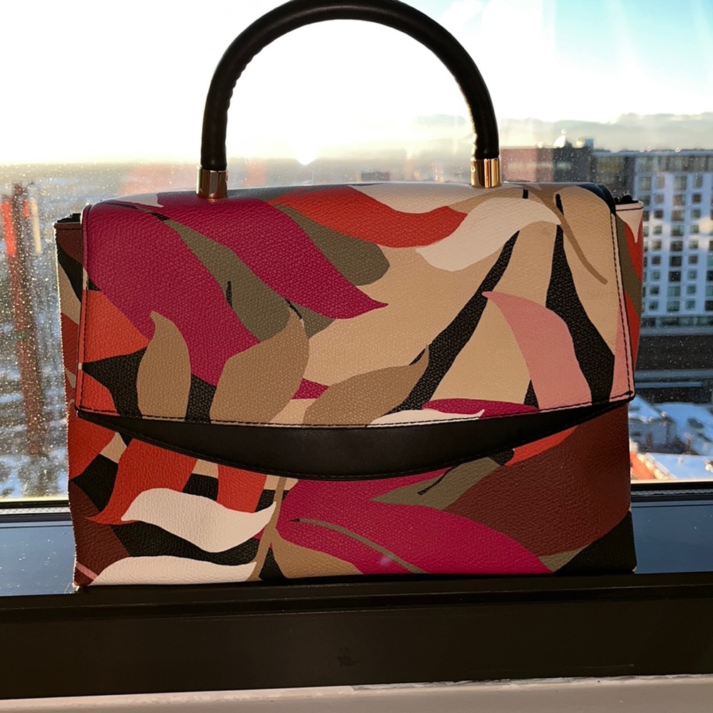 Multicolored floral handbag purse - stunning accent piece w/ 🟪🟩🟥🟧